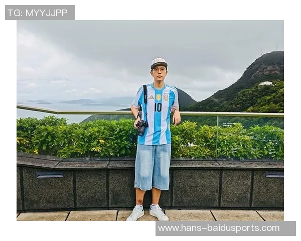 阿根廷队训练吸引20085名球迷观看，梅西获赠埃尔切10号球衣